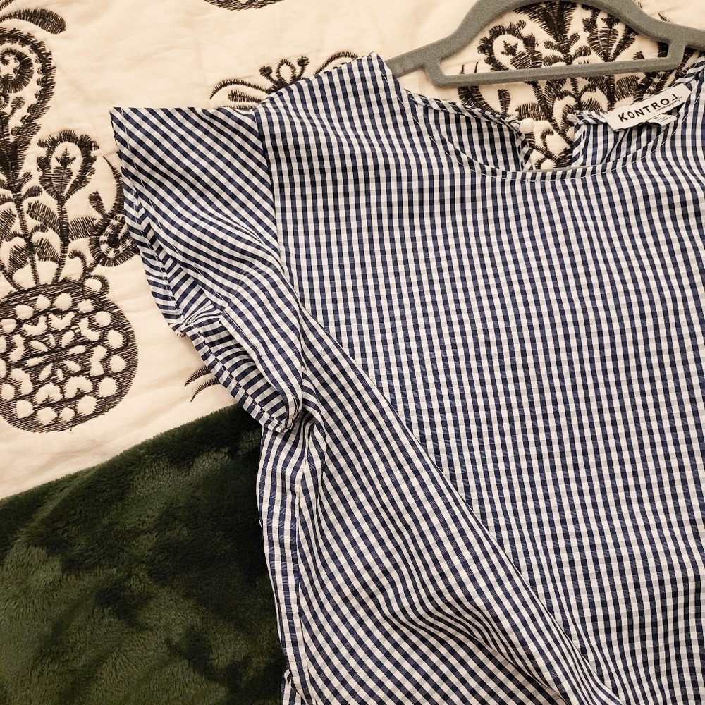 Cap sleeve navy and white blouse - Picture 2 of 2